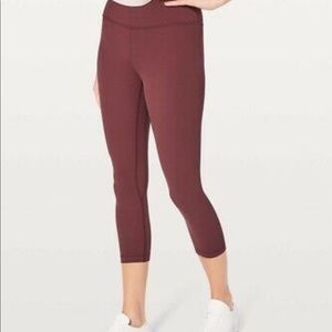 Lululemon so Merlot cropped aligns
